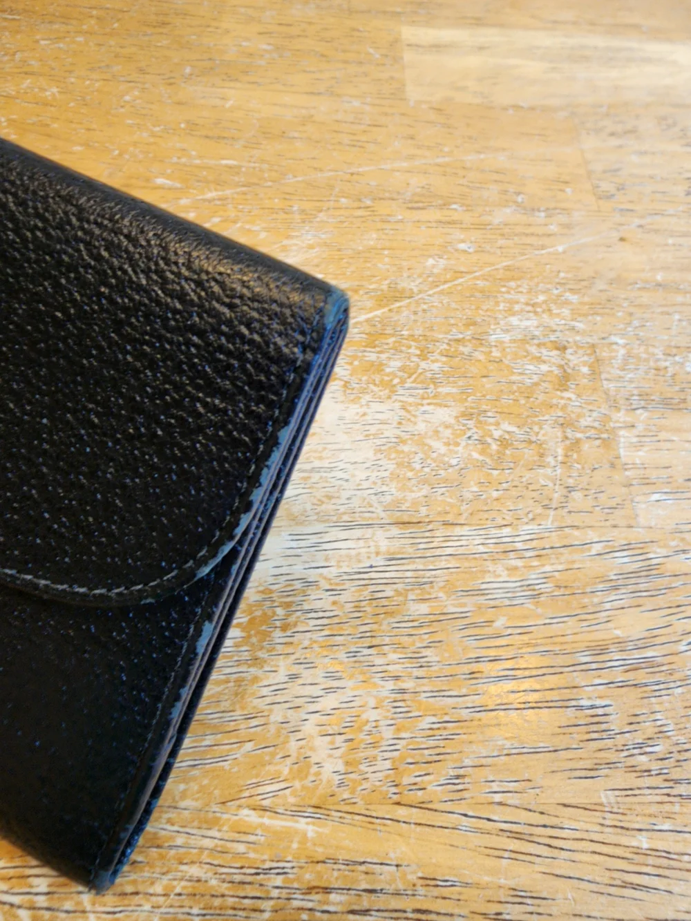 vintage Gucci black textured leather compact bifold wallet